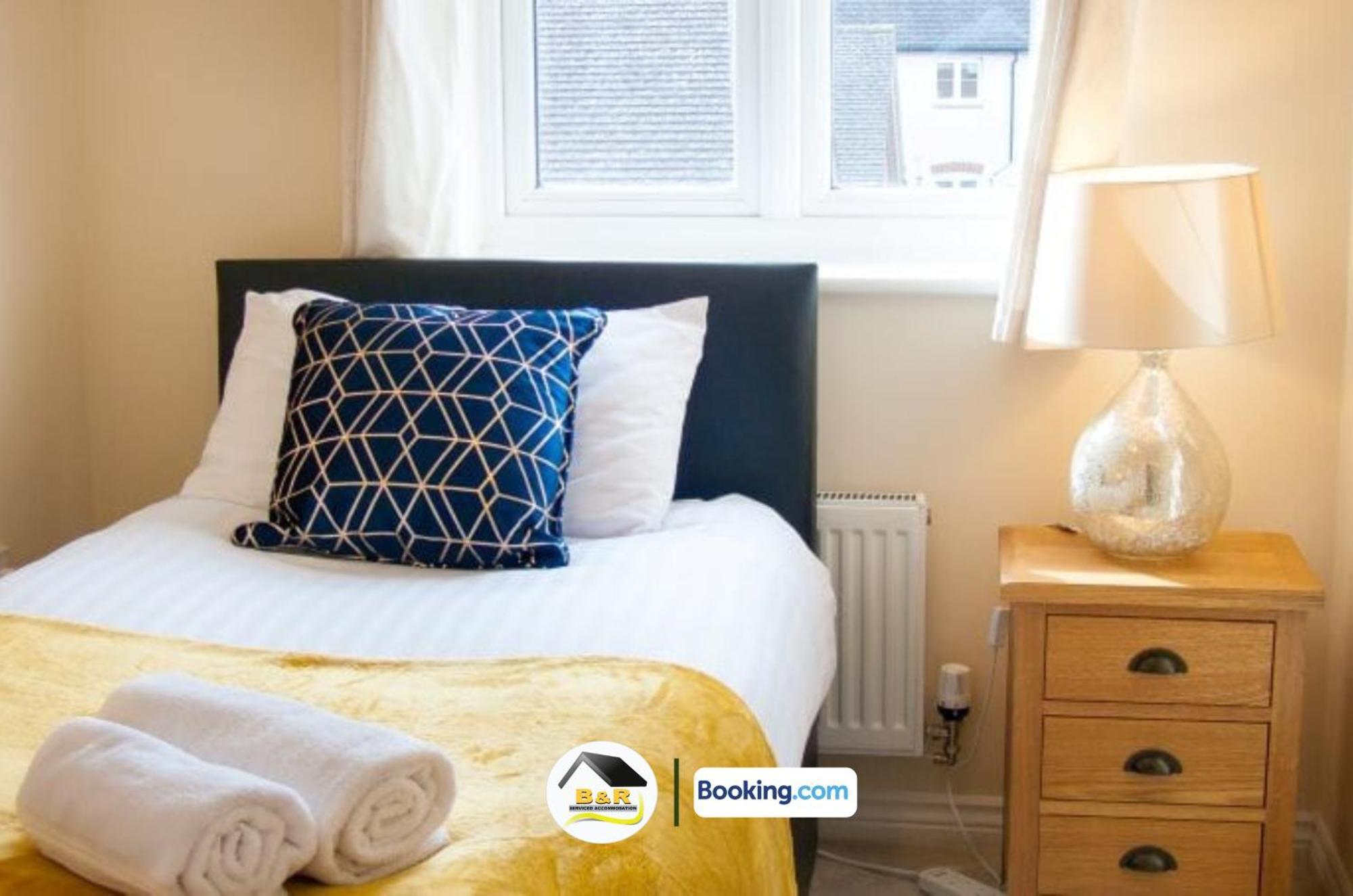 3 Bedroom House By B And R Serviced Accommodation Amesbury With Super Fast Wi-Fi 145Mbps 외부 사진