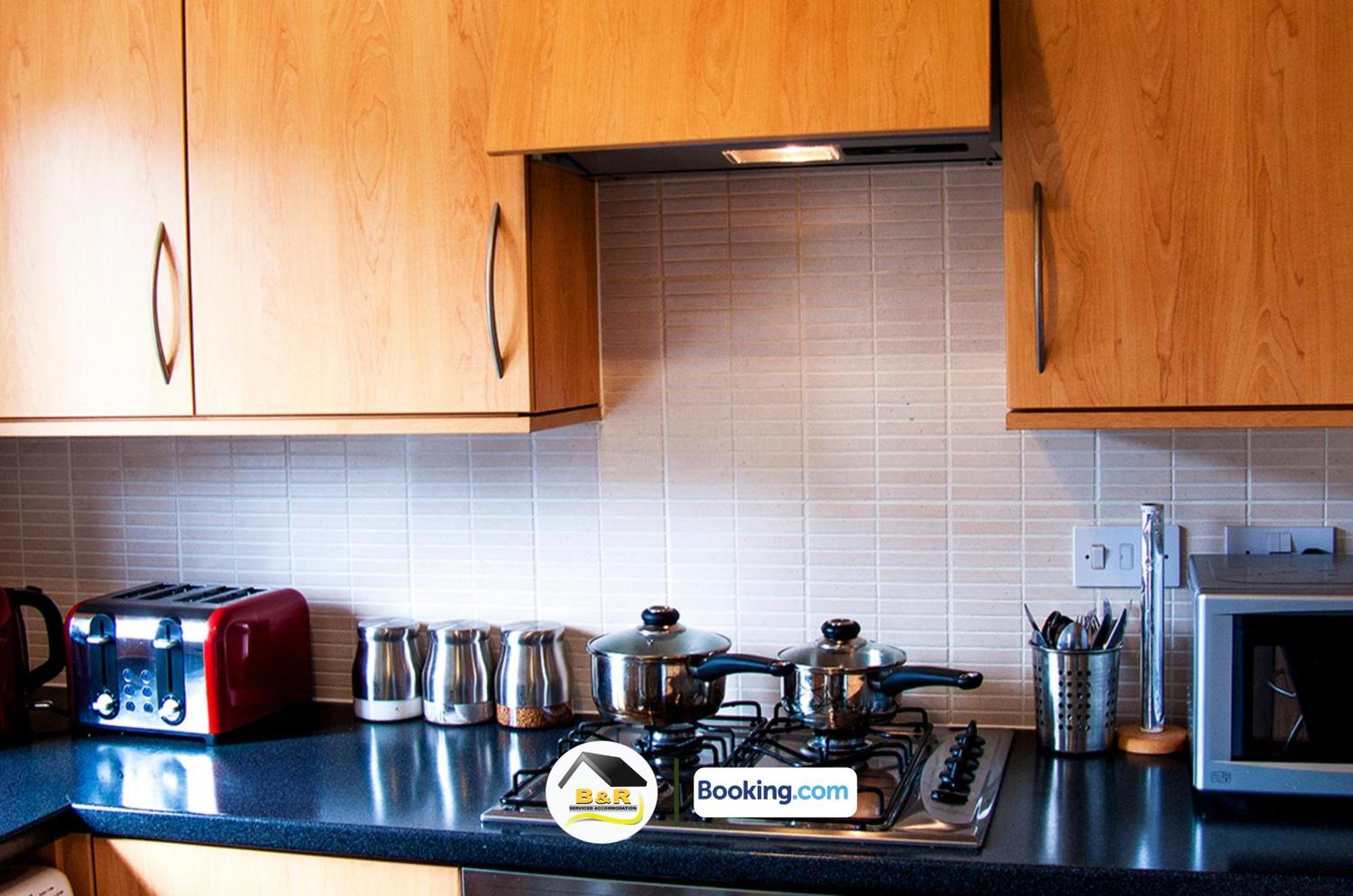 3 Bedroom House By B And R Serviced Accommodation Amesbury With Super Fast Wi-Fi 145Mbps 외부 사진