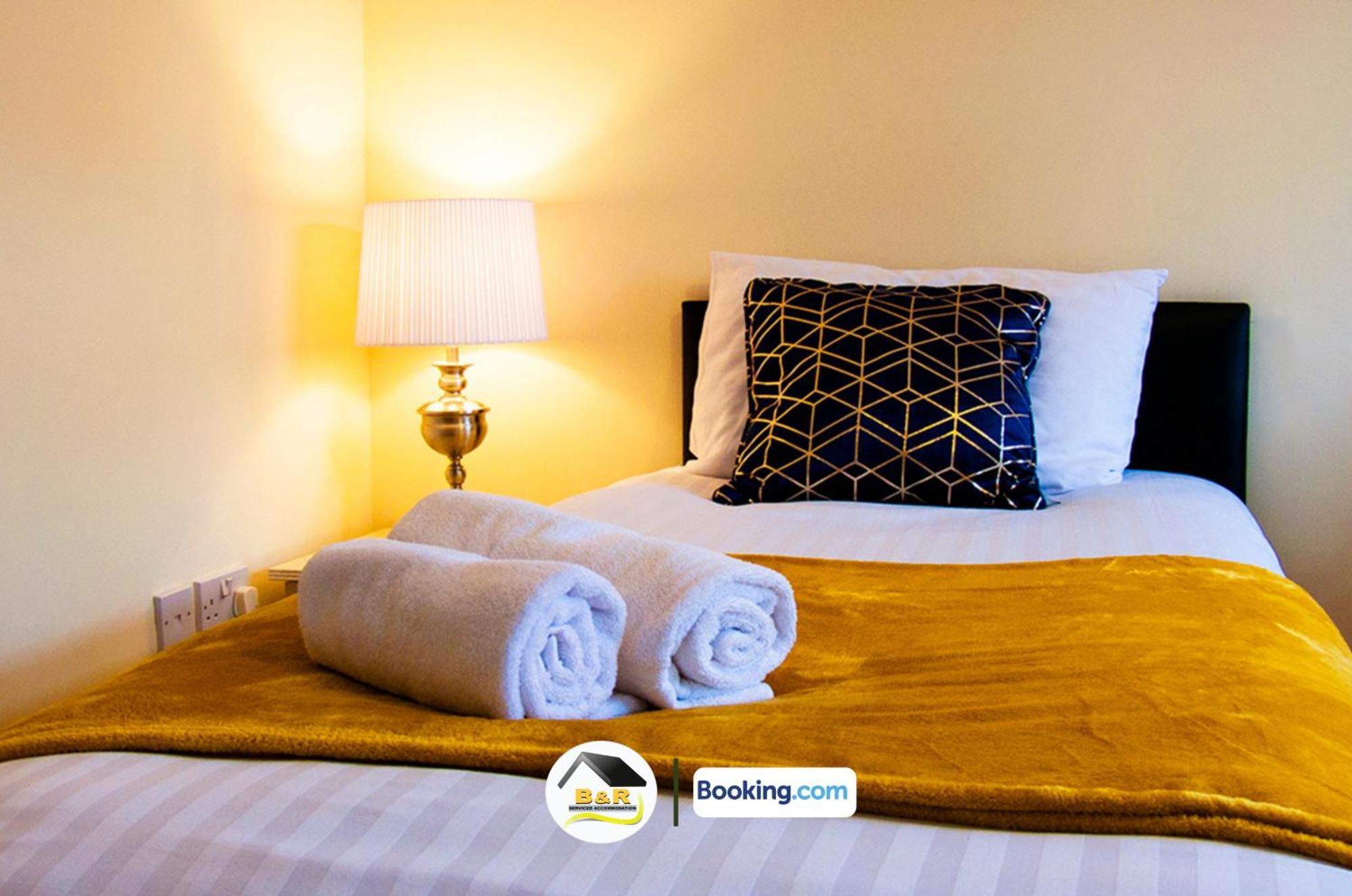3 Bedroom House By B And R Serviced Accommodation Amesbury With Super Fast Wi-Fi 145Mbps 외부 사진
