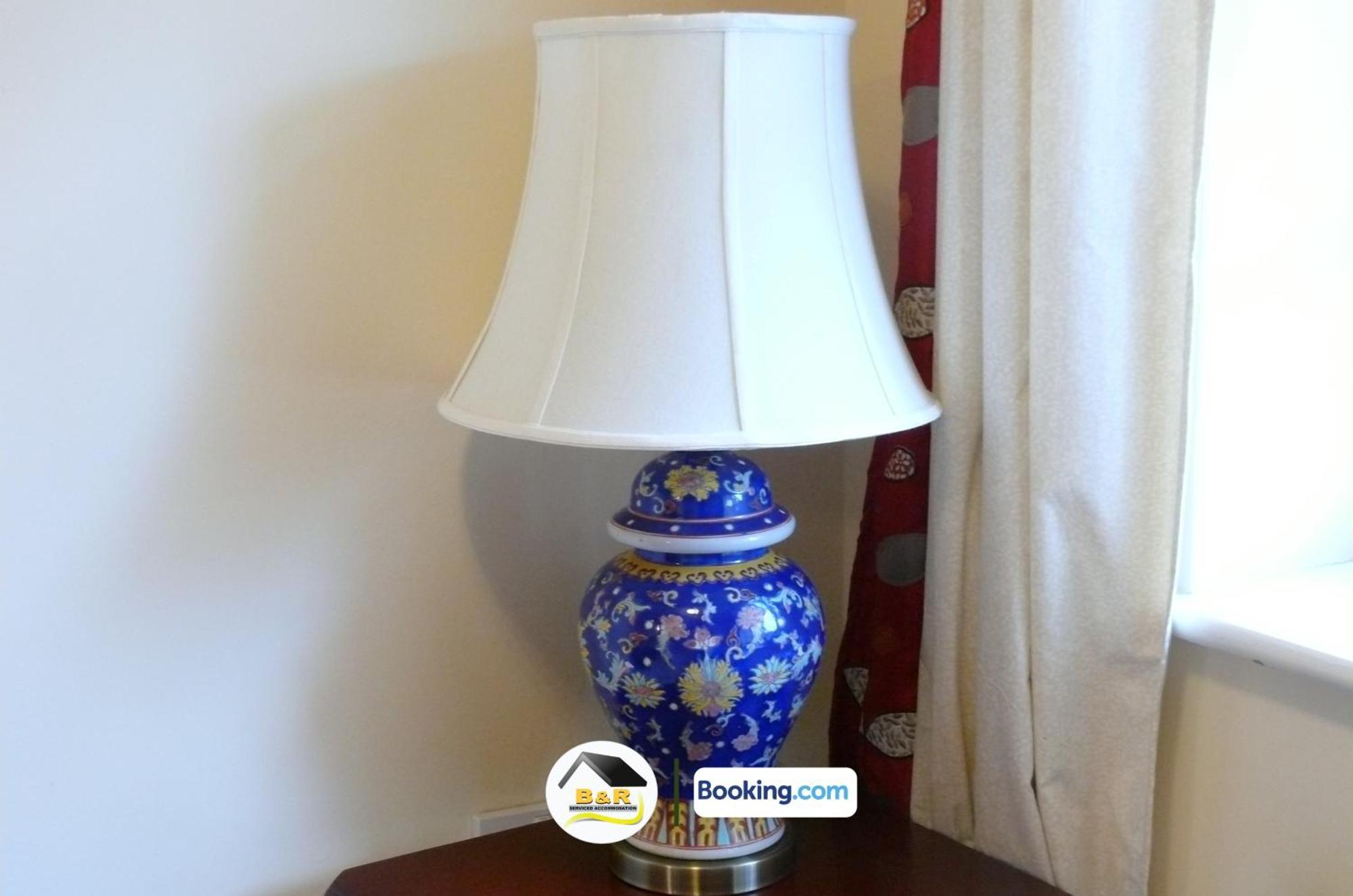 3 Bedroom House By B And R Serviced Accommodation Amesbury With Super Fast Wi-Fi 145Mbps 외부 사진