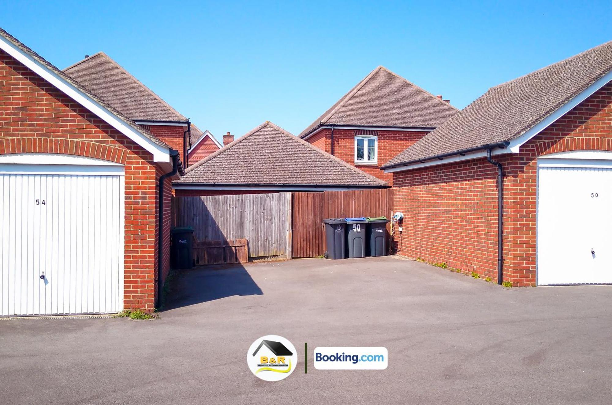 3 Bedroom House By B And R Serviced Accommodation Amesbury With Super Fast Wi-Fi 145Mbps 외부 사진