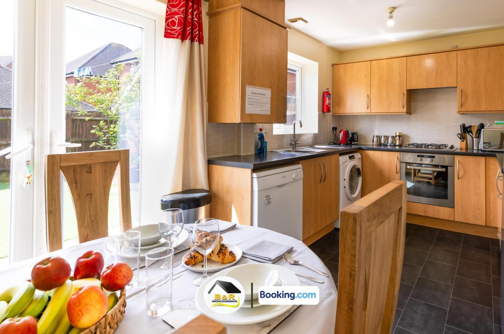 3 Bedroom House By B And R Serviced Accommodation Amesbury With Super Fast Wi-Fi 145Mbps 외부 사진