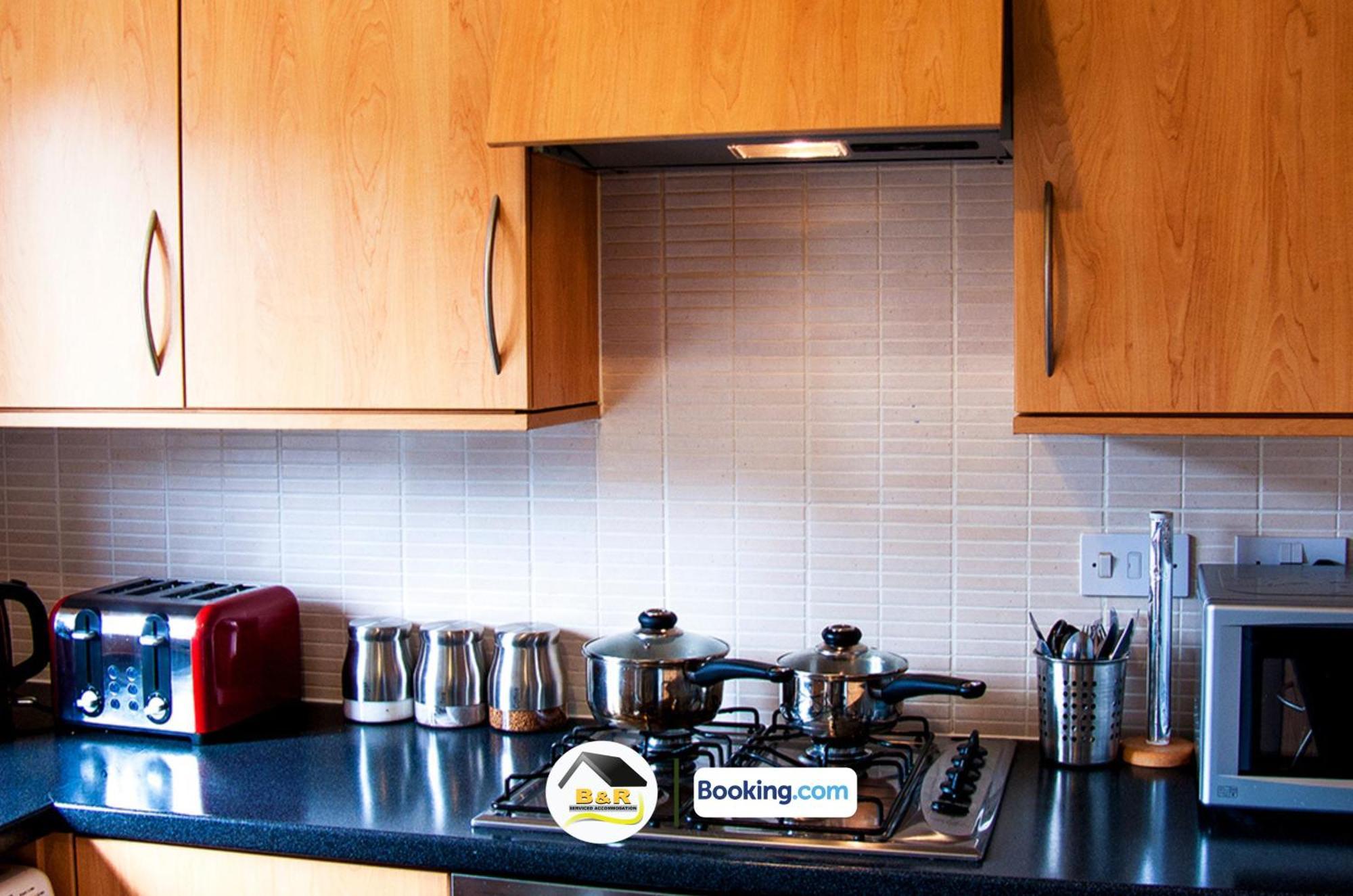 3 Bedroom House By B And R Serviced Accommodation Amesbury With Super Fast Wi-Fi 145Mbps 외부 사진