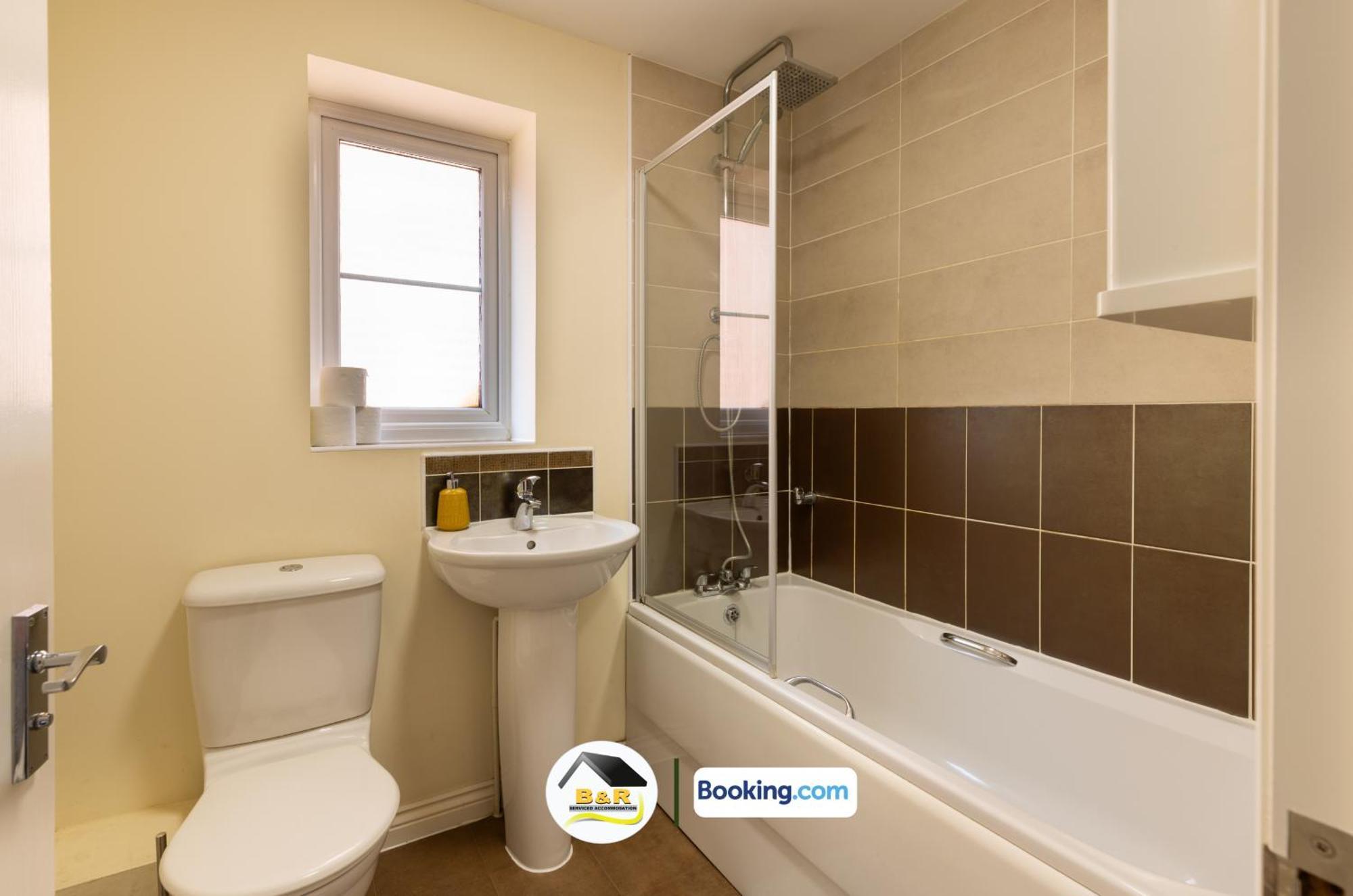 3 Bedroom House By B And R Serviced Accommodation Amesbury With Super Fast Wi-Fi 145Mbps 외부 사진